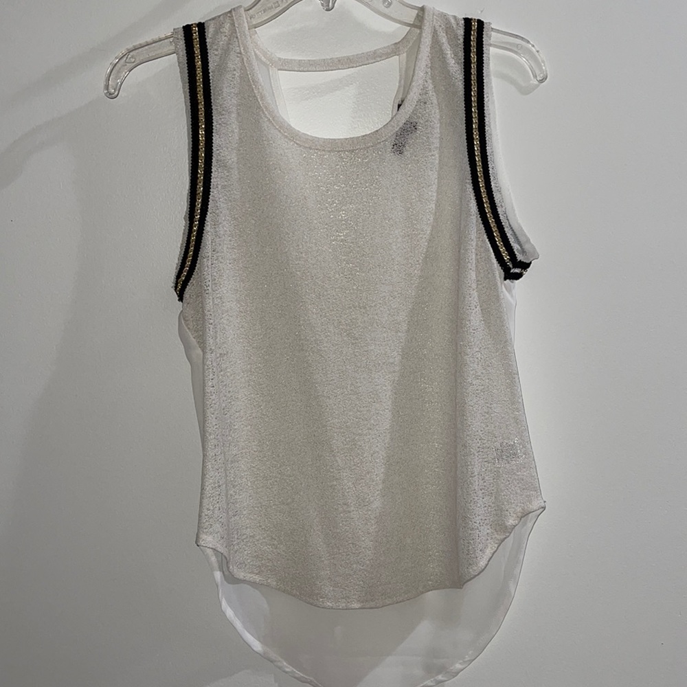 Sleeveless blouse with cutout back Size Small
